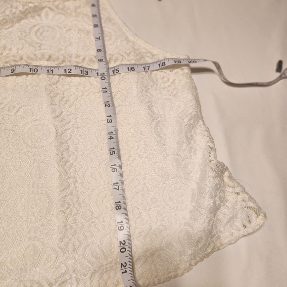Chic White Lace Tank Top - Picture 5 of 5